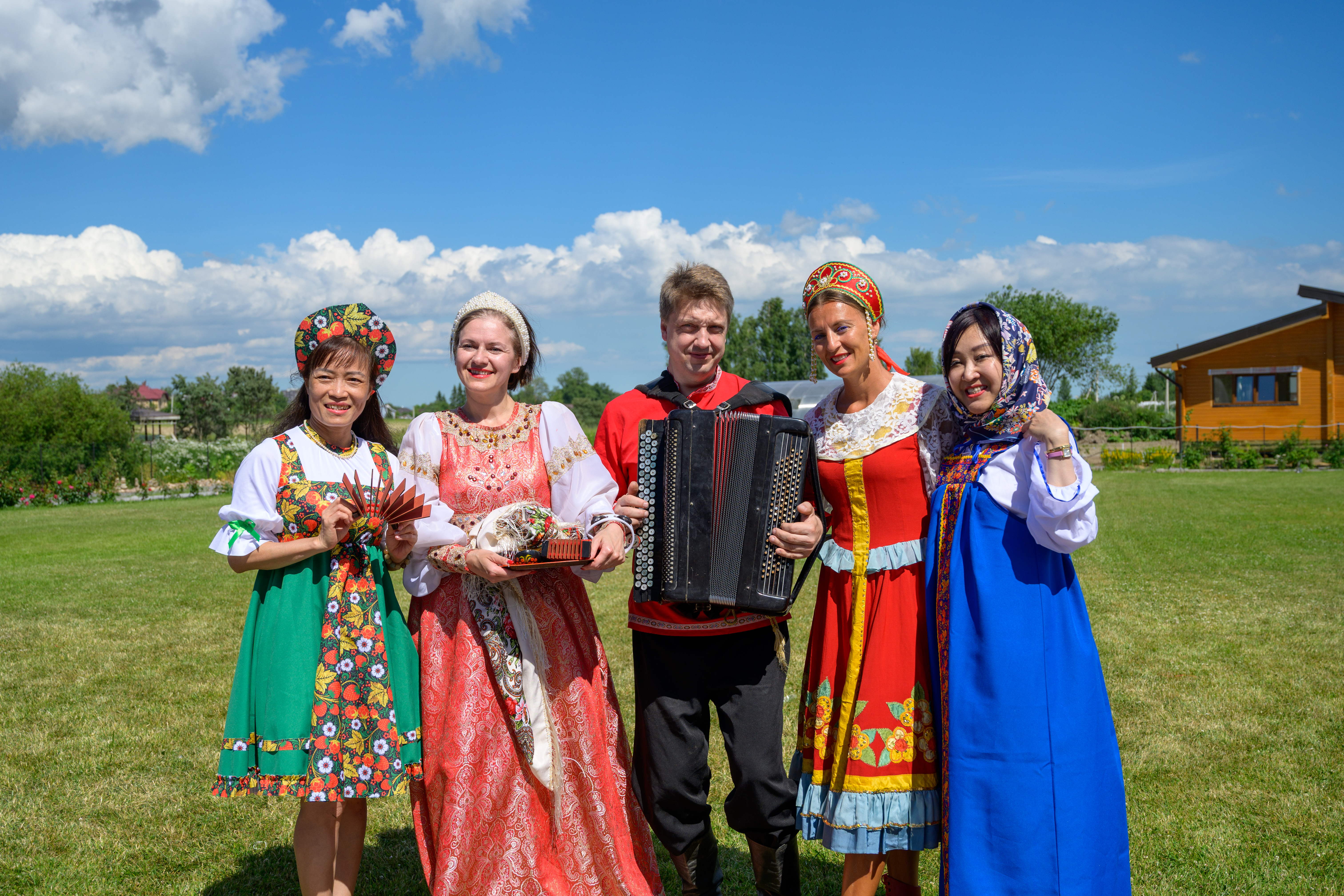 Vui Bên Dacha Nga - Saint Petersburg